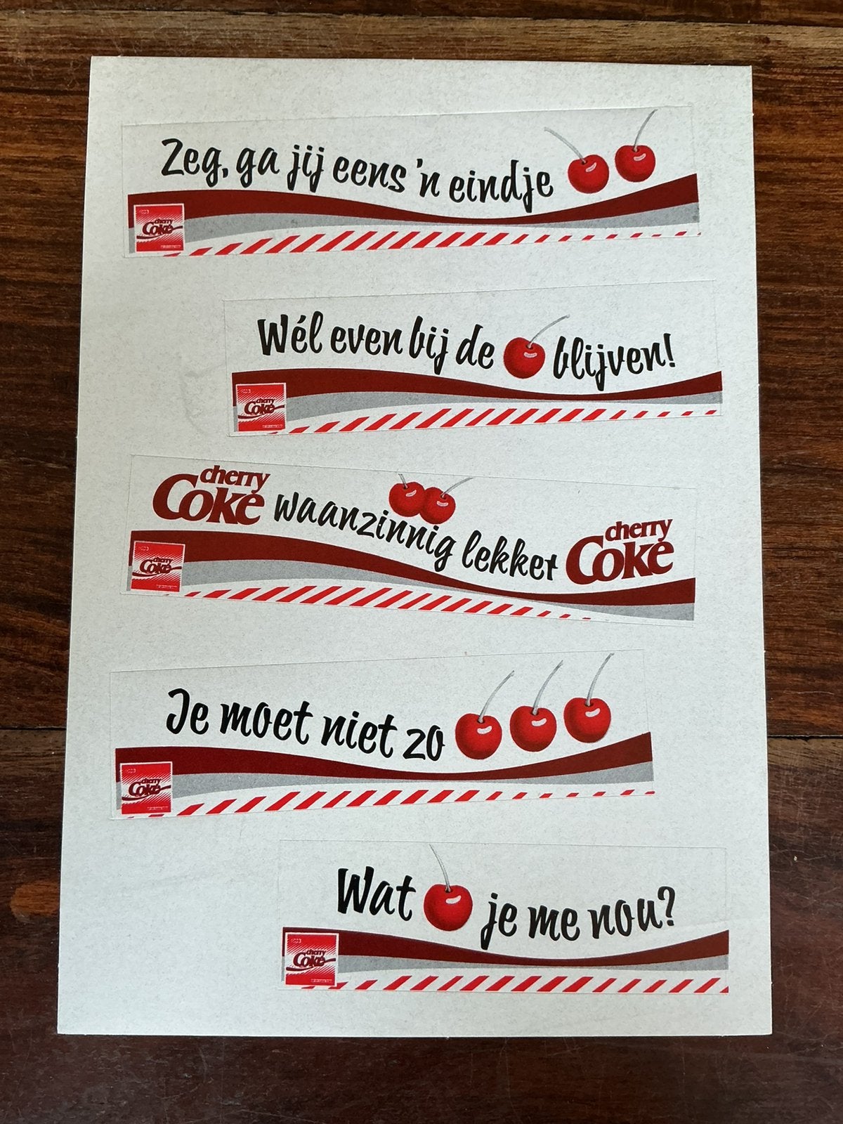 Reklame stickervel Coca Cola Cherry Coke afm ca 14,5 x 21 cm, Verzamelen, Verzenden, Overige typen