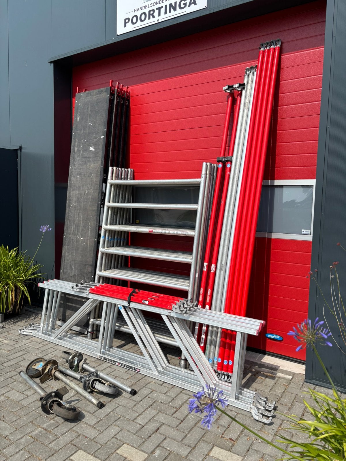 Altrex rolsteiger 10.2 m wh fibderdeck gekeurd te koop, Ophalen, Gebruikt, Poortingaverhuur@gmail.com, 5 meter of hoger