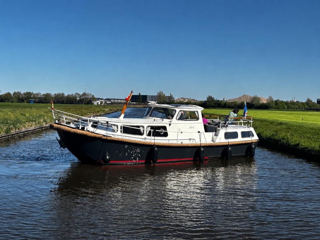 Foto 4 van Last minute! Motorkruiser, boot huren. Bootverhuur Friesland