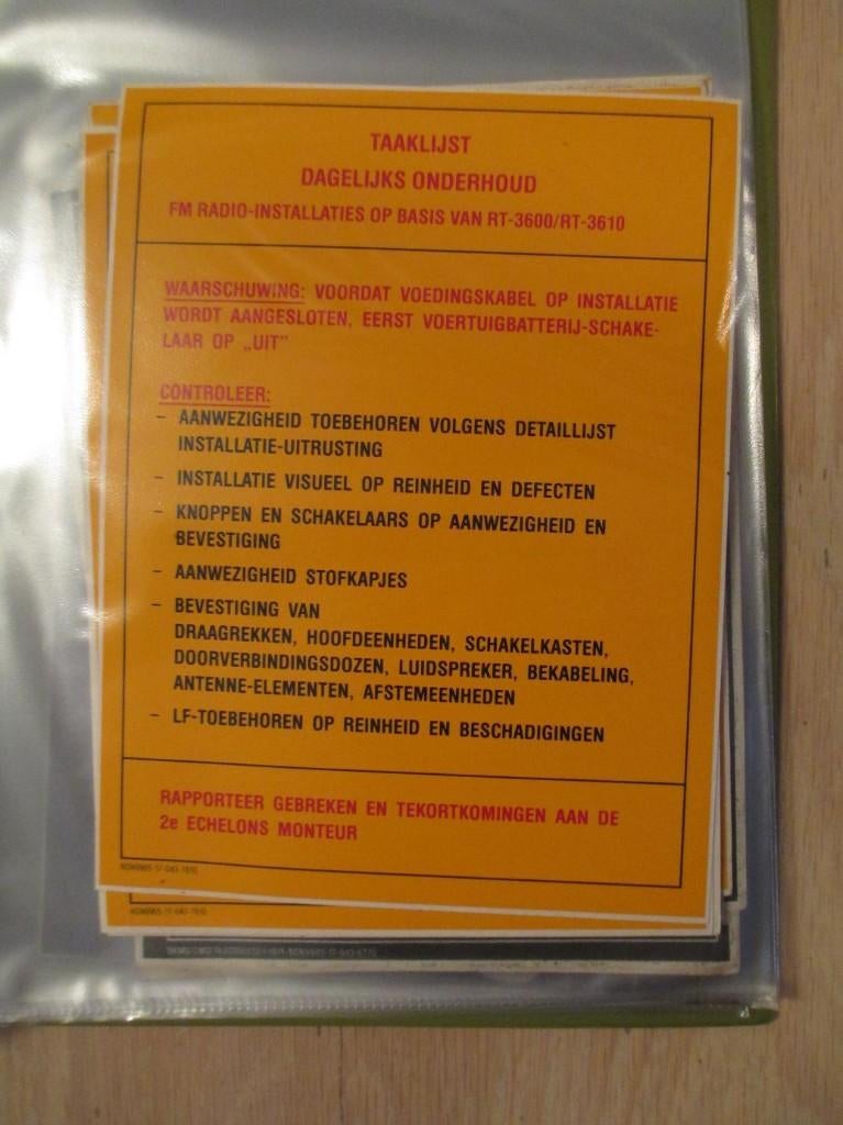 Stickers instructie radioapparatuur Nekaf, Laro, YA ex leger, Verzamelen, Militaria | Algemeen, Ophalen of Verzenden, Landmacht
