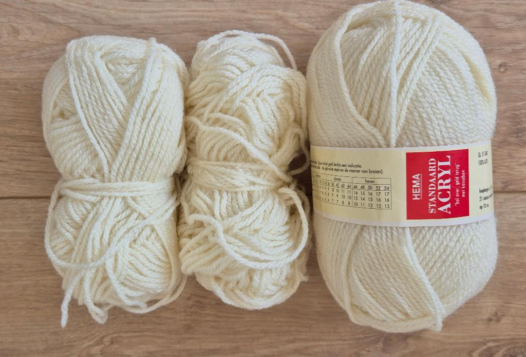 Hema. Breigaren. Wol. 1Nieuwe bol en 2 resten. Crème., Ophalen of Verzenden, Nieuw, Breien of Haken, Wol of Garen