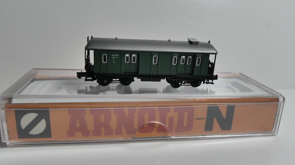 Arnold personenwagon Ffm in verpakking N spoor, Hobby en Vrije tijd, Modeltreinen | N-Spoor, Gebruikt, Wagon, Gelijkstroom, Arnold