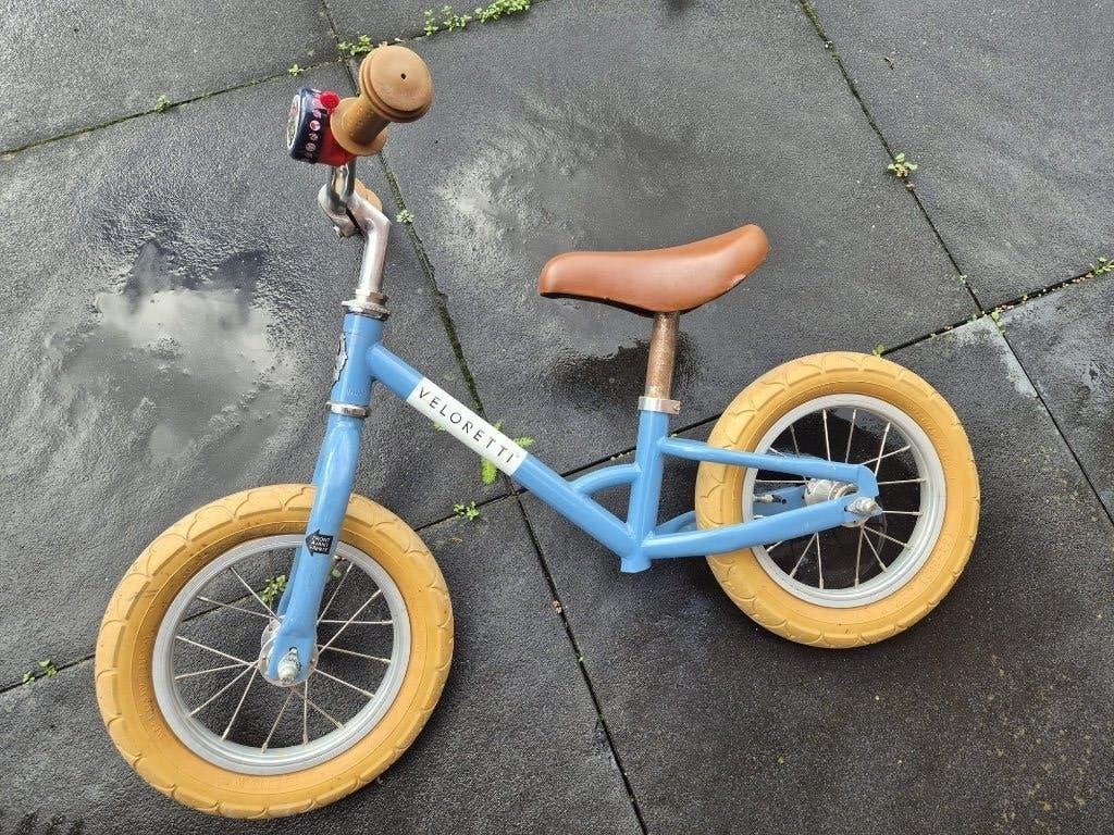 VELOCETTI Loopfiets – Blauw met Gele Banden Beschrijving:, Terugtraprem, Gebruikt, Verzenden, Veloretti