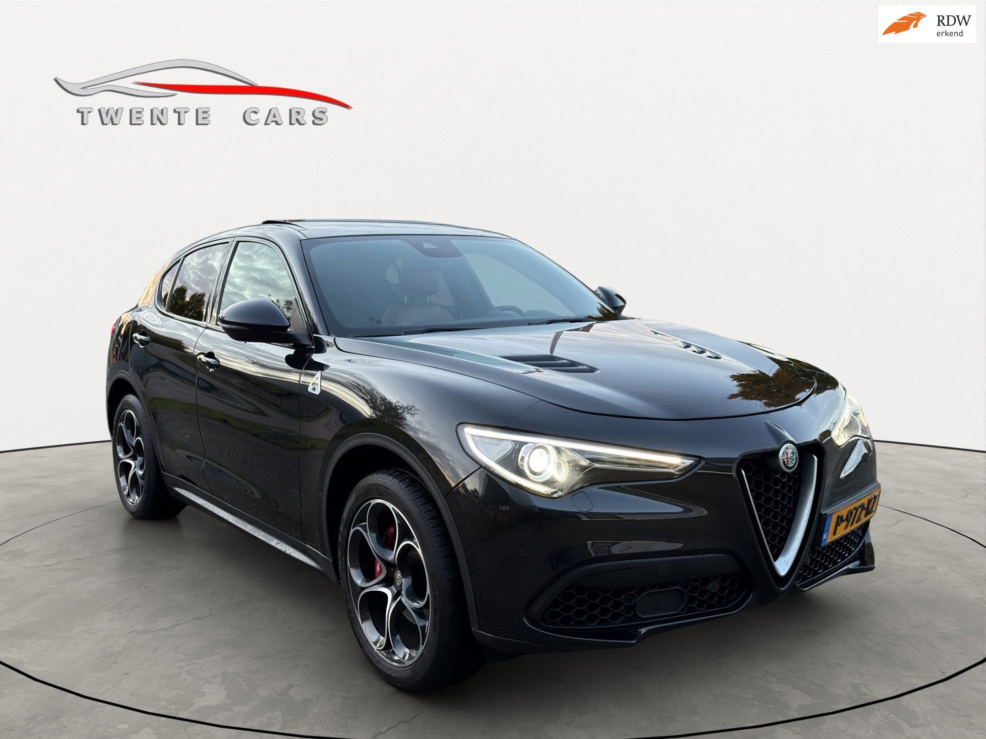 Alfa Romeo Stelvio 2.0 T AWD B-Tech Q4 | Pano | ACC | Camera, Auto's, Euro 6, 4 cilinders, Zwart, Leder