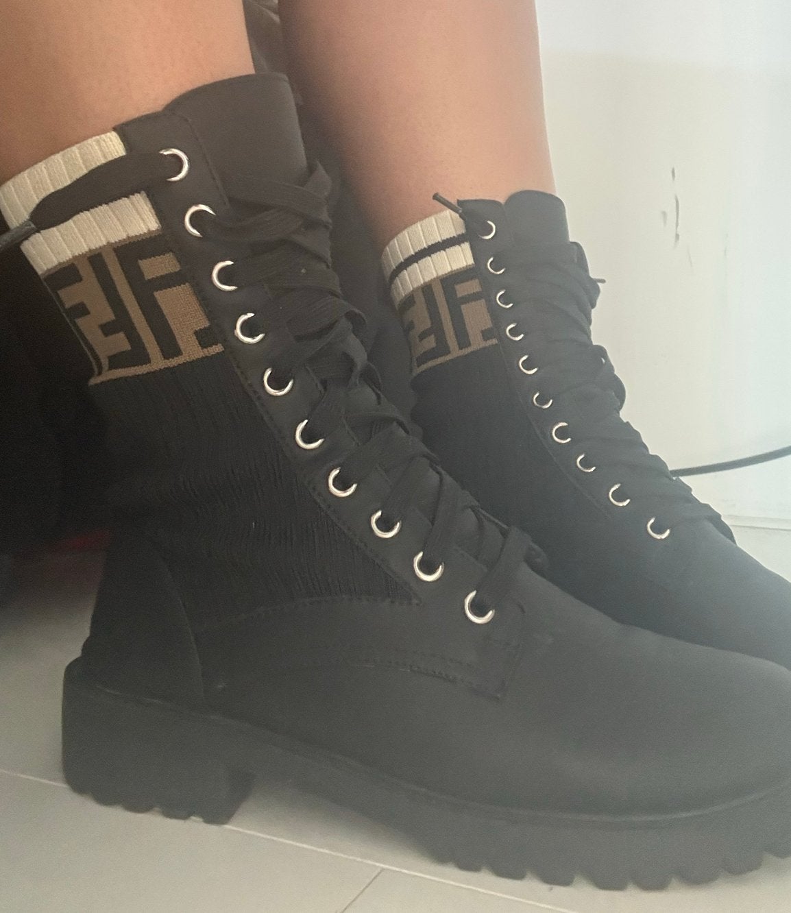 Zwarte fendi-stijl laarzen met veters, Kleding | Dames, Ophalen of Verzenden, Gedragen, Zwart, Lage of Enkellaarzen