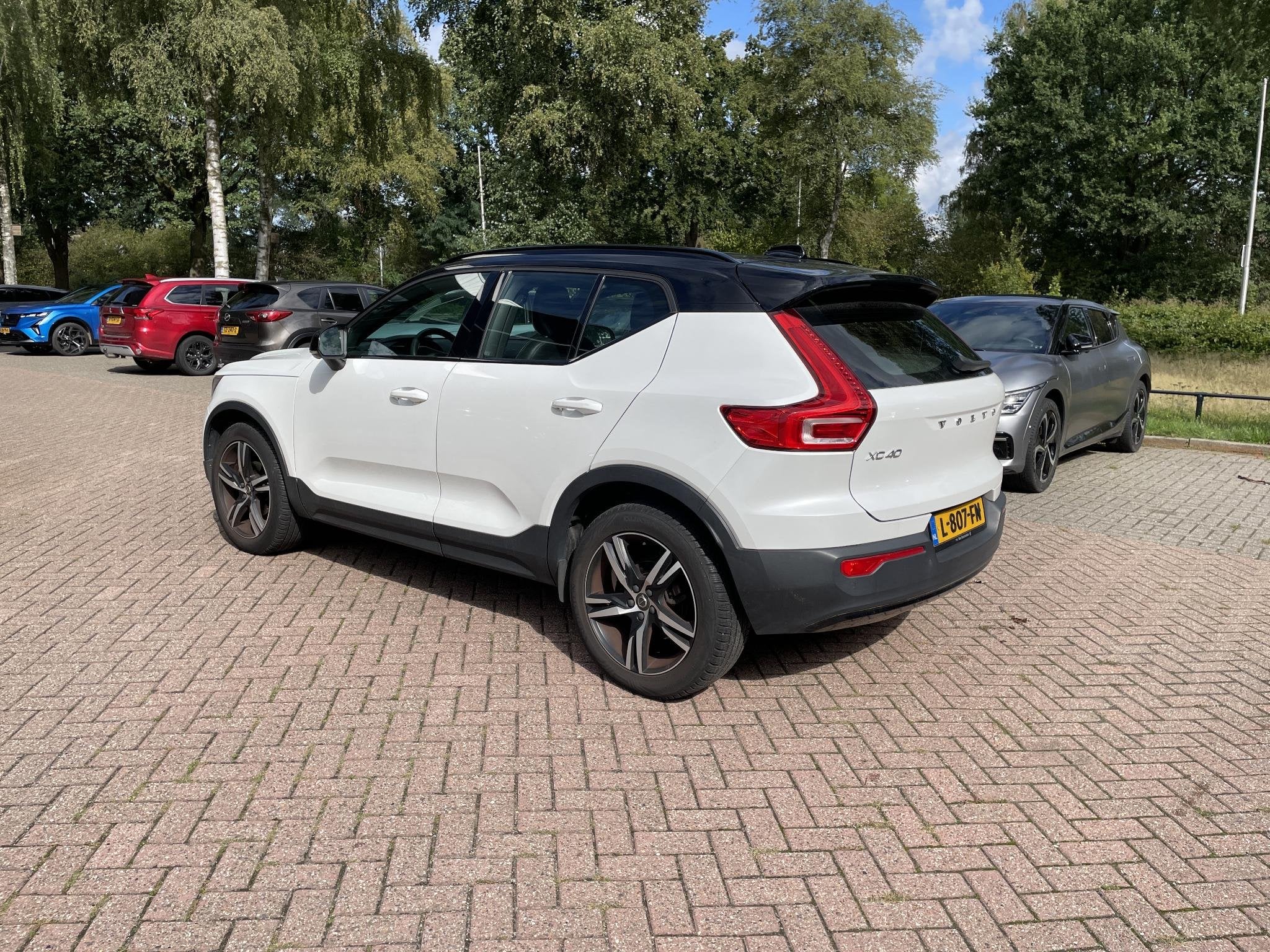 Volvo XC40 1.5 T3 R-Design Automaat | Lounge-pack | Panorama, Gebruikt, Euro 6, Origineel Nederlands, Automatische klimaatregeling
