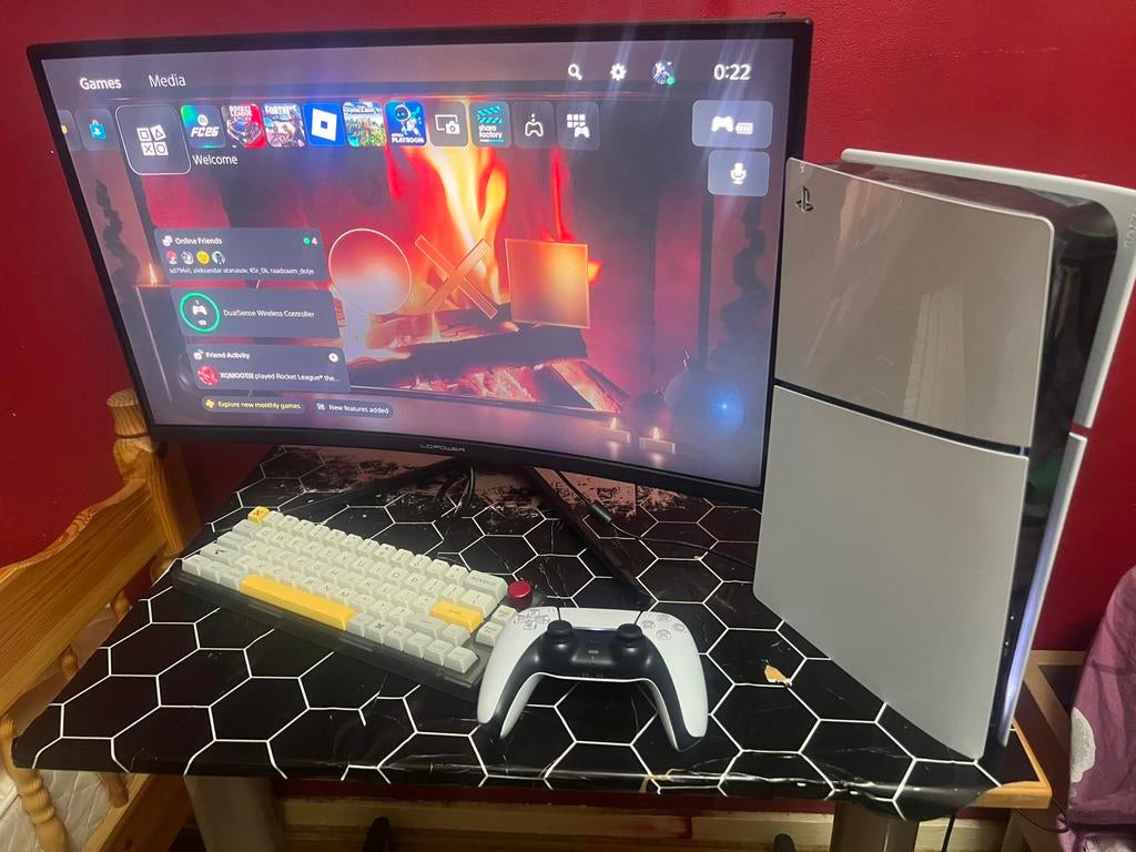 PlayStation 5  met scherm,kybord,muis, Spelcomputers en Games, Games | Sony PlayStation 5, Ophalen of Verzenden, Zo goed als nieuw