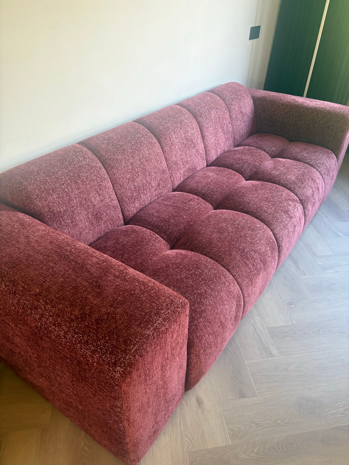 Moderne 3/4-zits bank in rood, Ophalen, 250 tot 300 cm, 75 tot 100 cm, Zo goed als nieuw