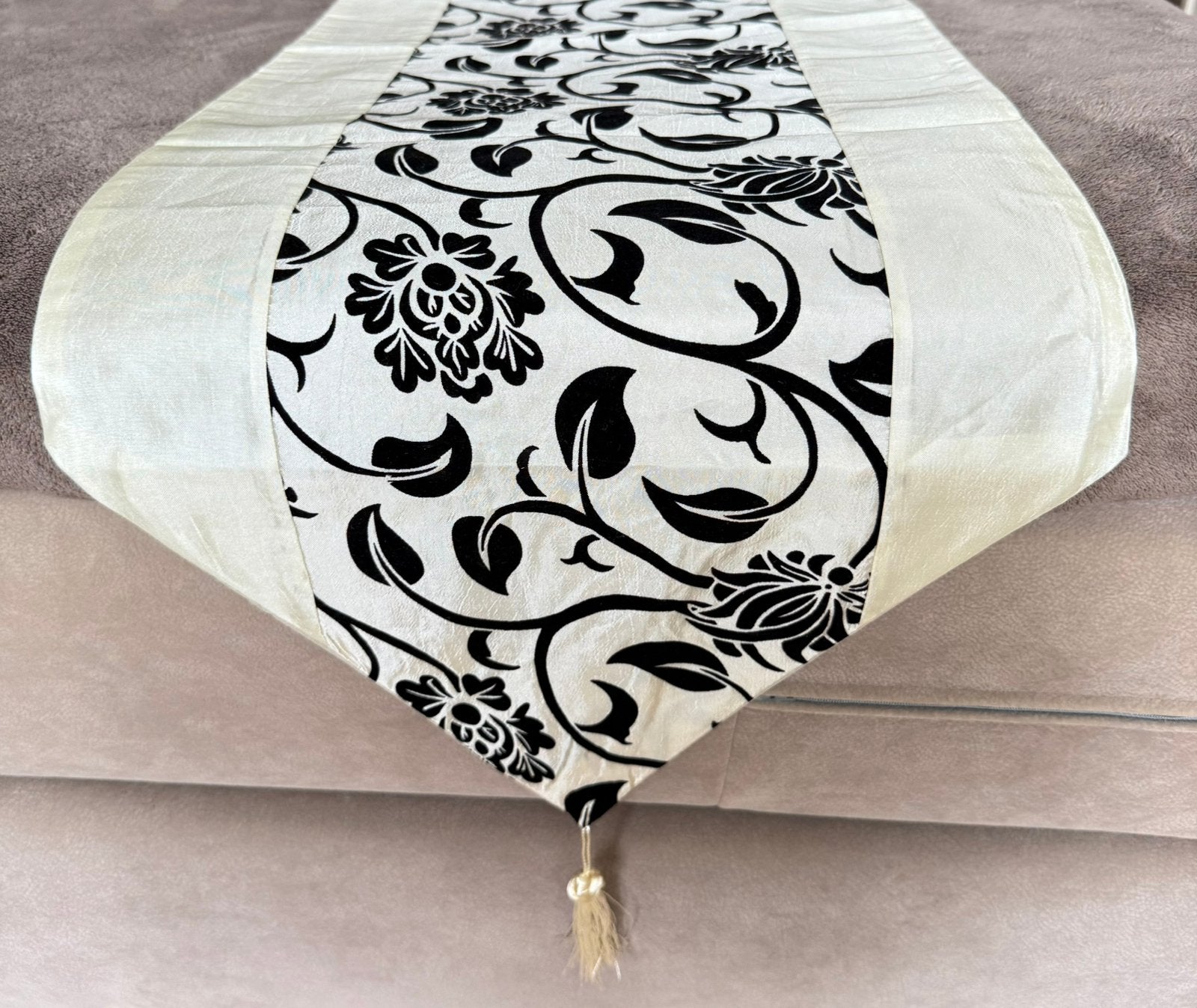 NIEUW set loper voeteneind met bijpassende kussens, Beige, Overige typen, Ophalen of Verzenden, Nieuw
