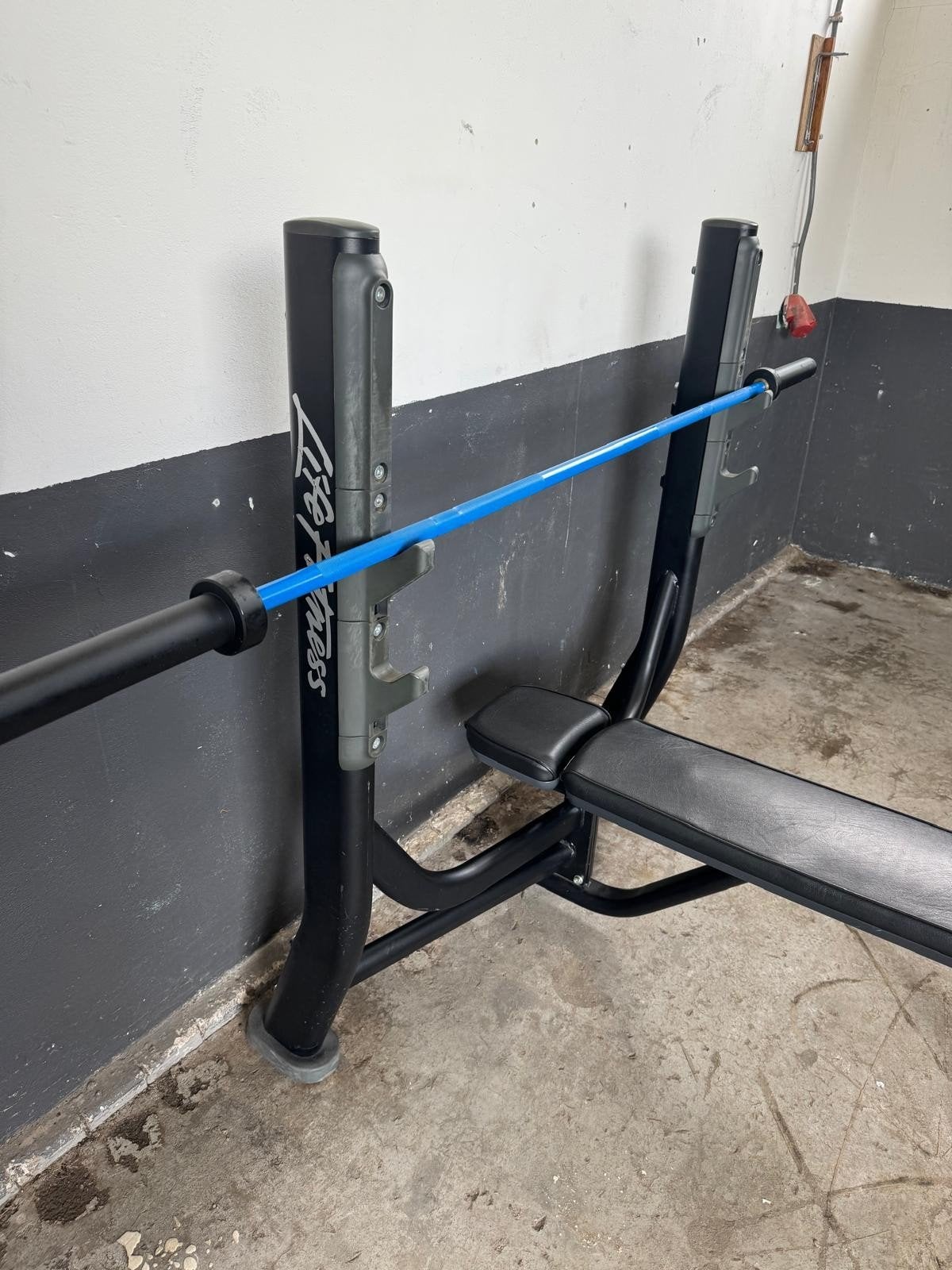 Life Fitness Signature Bench Press Zwart, Life Fitness, Gebruikt, Ophalen of Verzenden, Life Fitness, 10601 W Belmont Ave, Franklin Park, IL 60131, USA