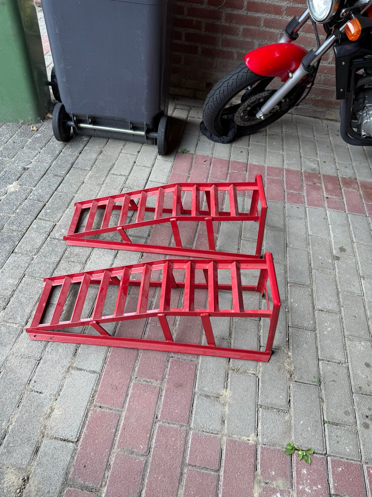 Rode oprijbokken auto (set van 2), Ophalen, Gebruikt