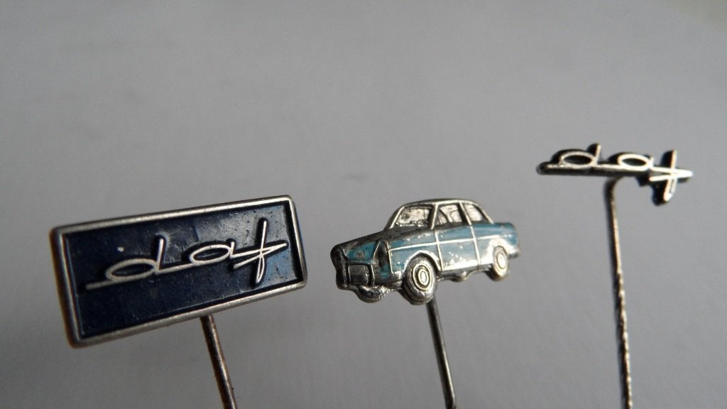 Daffodil variomatic oldtimerauto speldjes 3 x verschillend, Verzenden, Gebruikt, Merk, Speldje of Pin