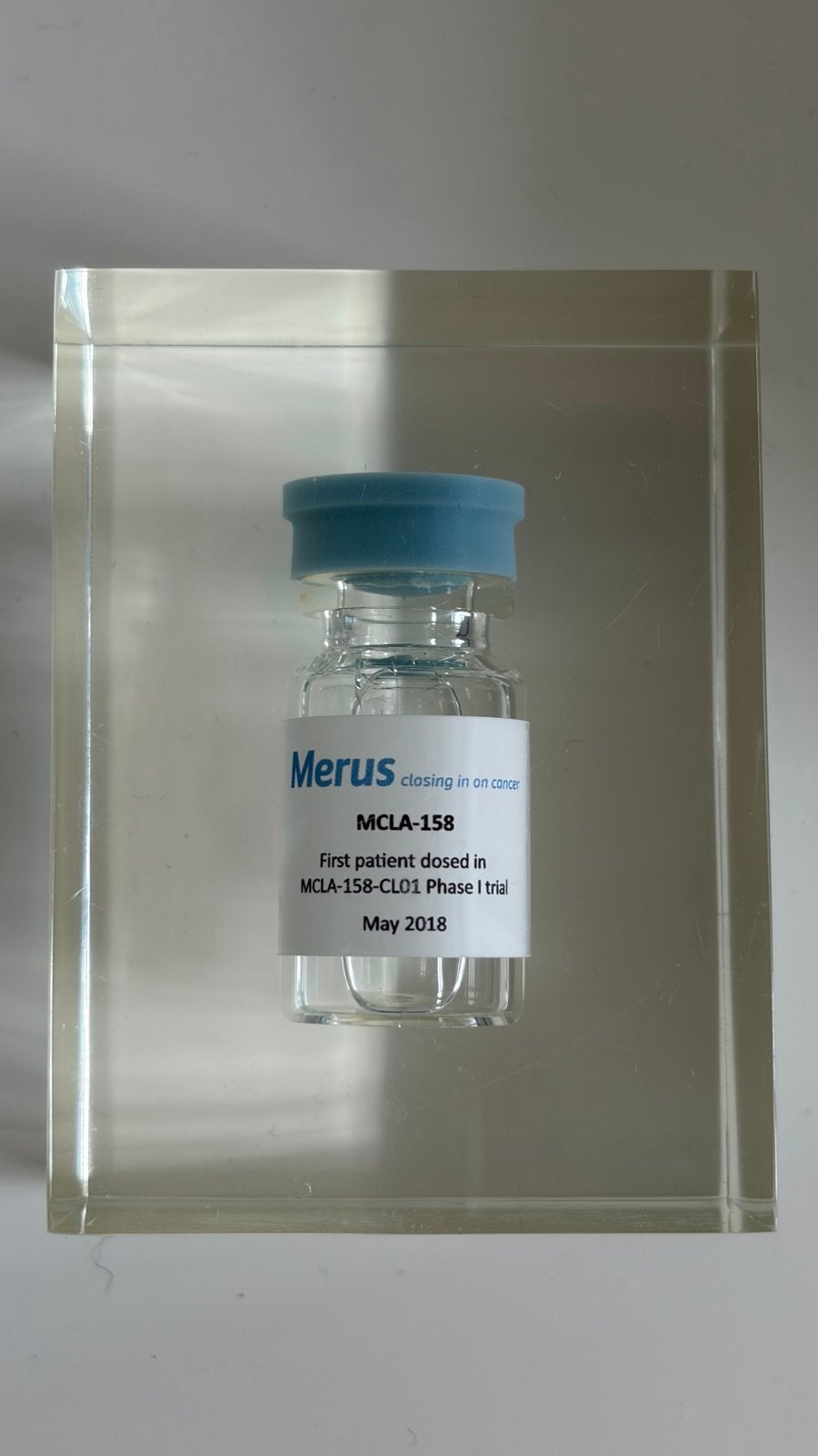 Merus MCLA-158 'closing in on cancer' display, Ophalen of Verzenden, Zo goed als nieuw