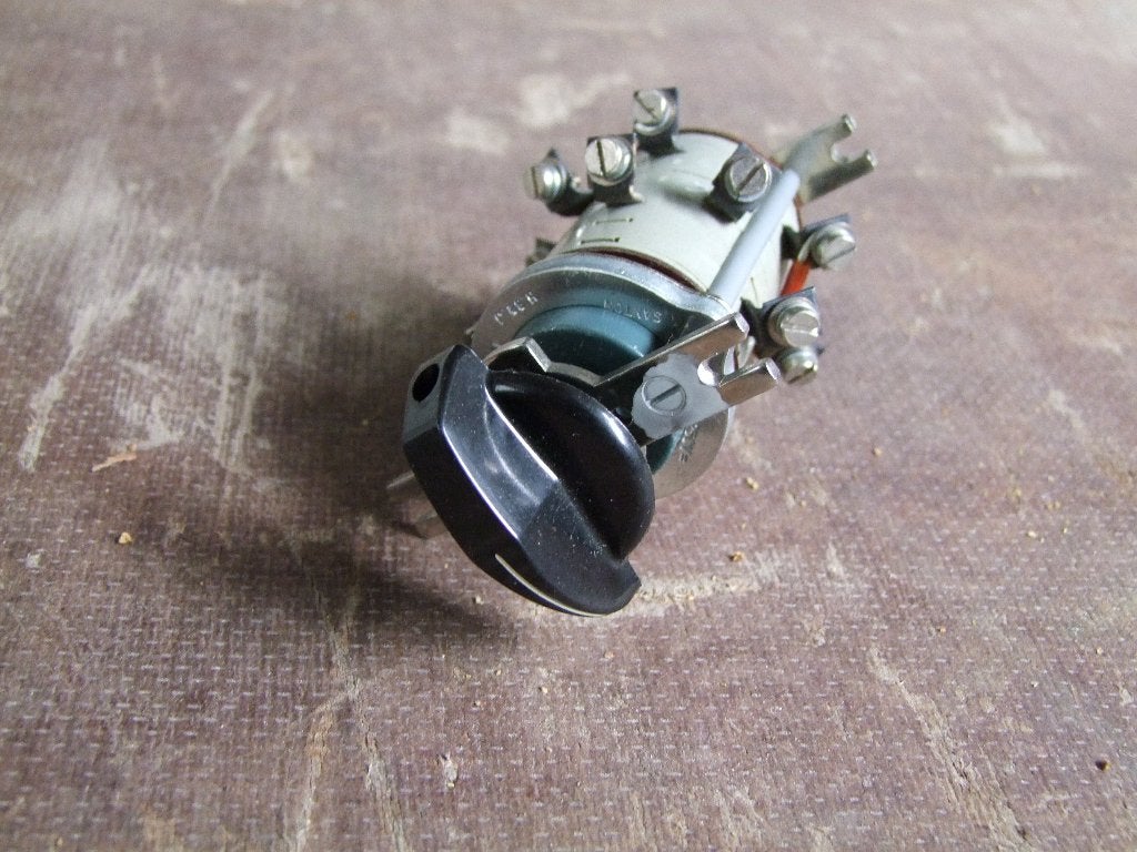 Schakelaar 220V - 380V meerdere voltages bruikbaar, Ophalen of Verzenden, Nieuw
