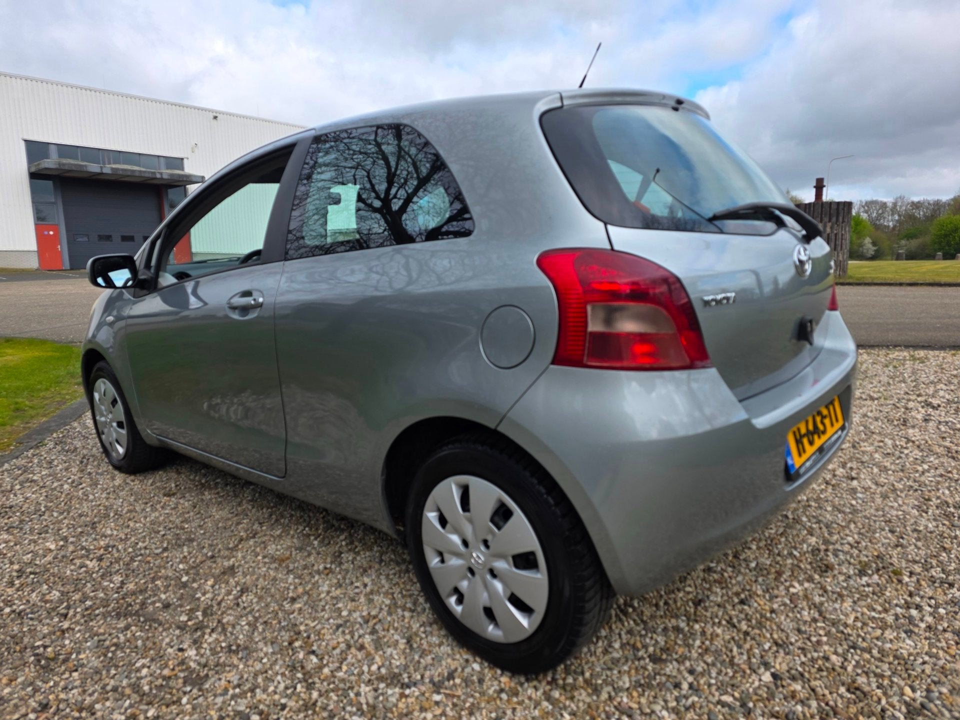Toyota Yaris 1.3 VVTi Terra AIRCO *apk:07-2027*, Auto's, Voorwielaandrijving, 4 cilinders, 995 kg, Emergency brake assist