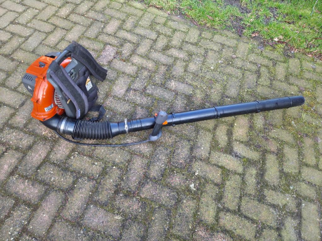 Husqvarna 130 BT bladblazer, Ophalen, Benzine, Gebruikt, Ruggedragen