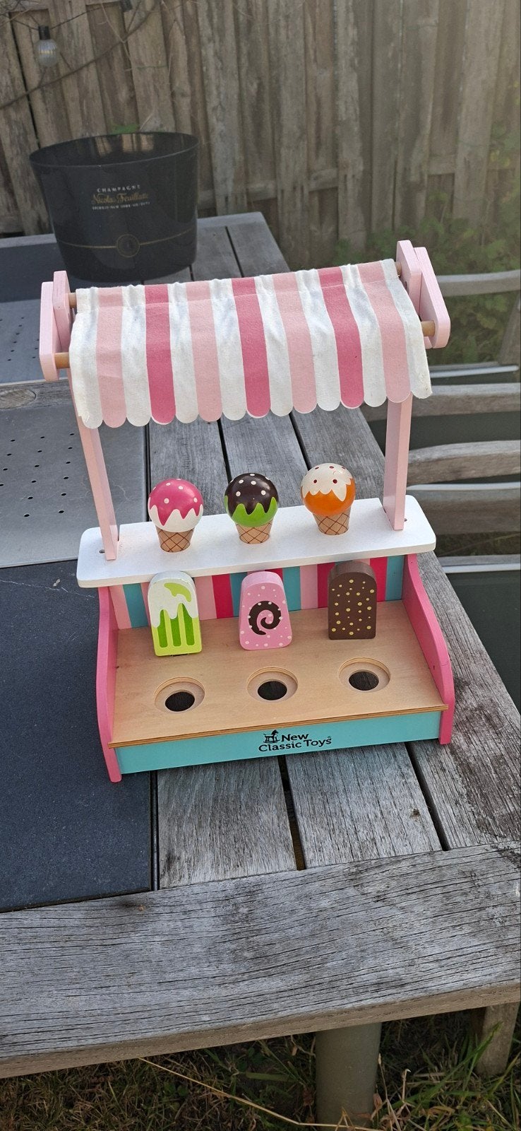 Houten ijssalon speelset van New Classic Toys, Ophalen of Verzenden, Zo goed als nieuw, Jongen of Meisje