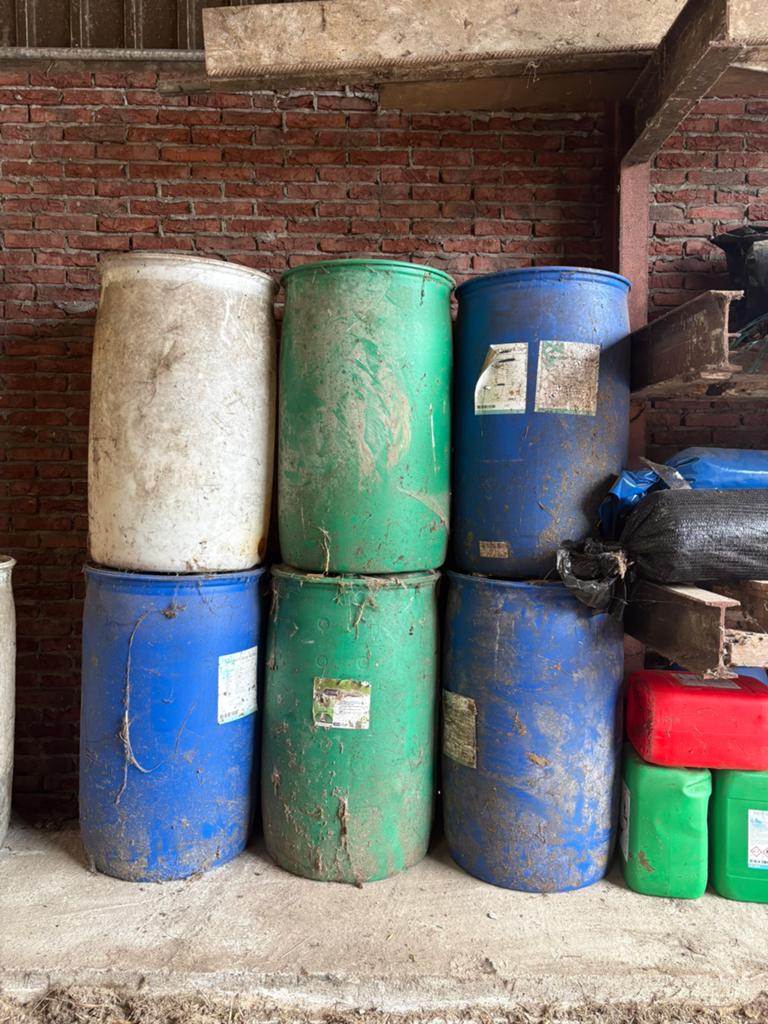 6x 200 liter vatten, 150 liter of meer, Ophalen, Gebruikt, Kunststof
