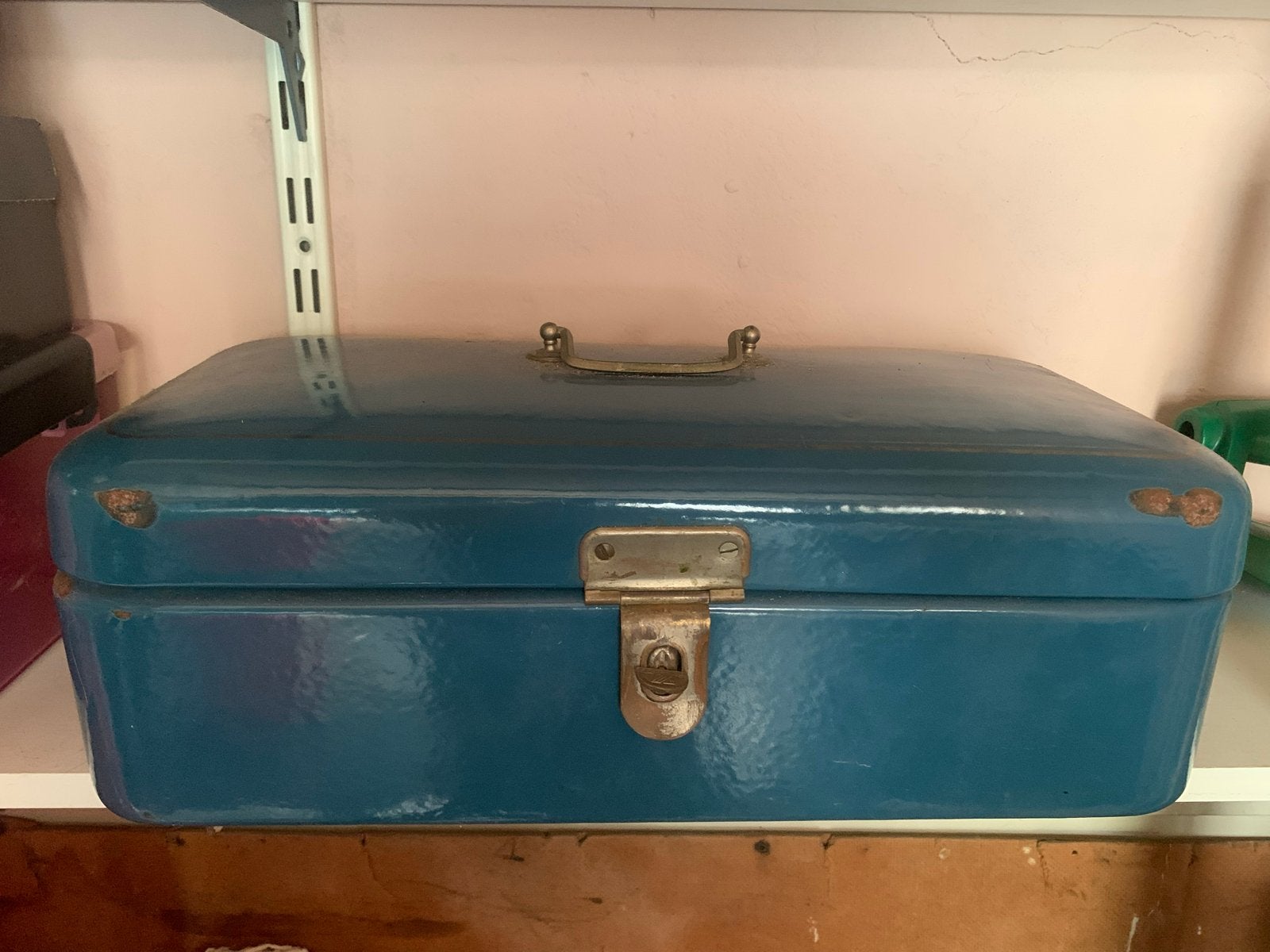 Vintage blauwe metalen kist met slot en handvat, Ophalen of Verzenden