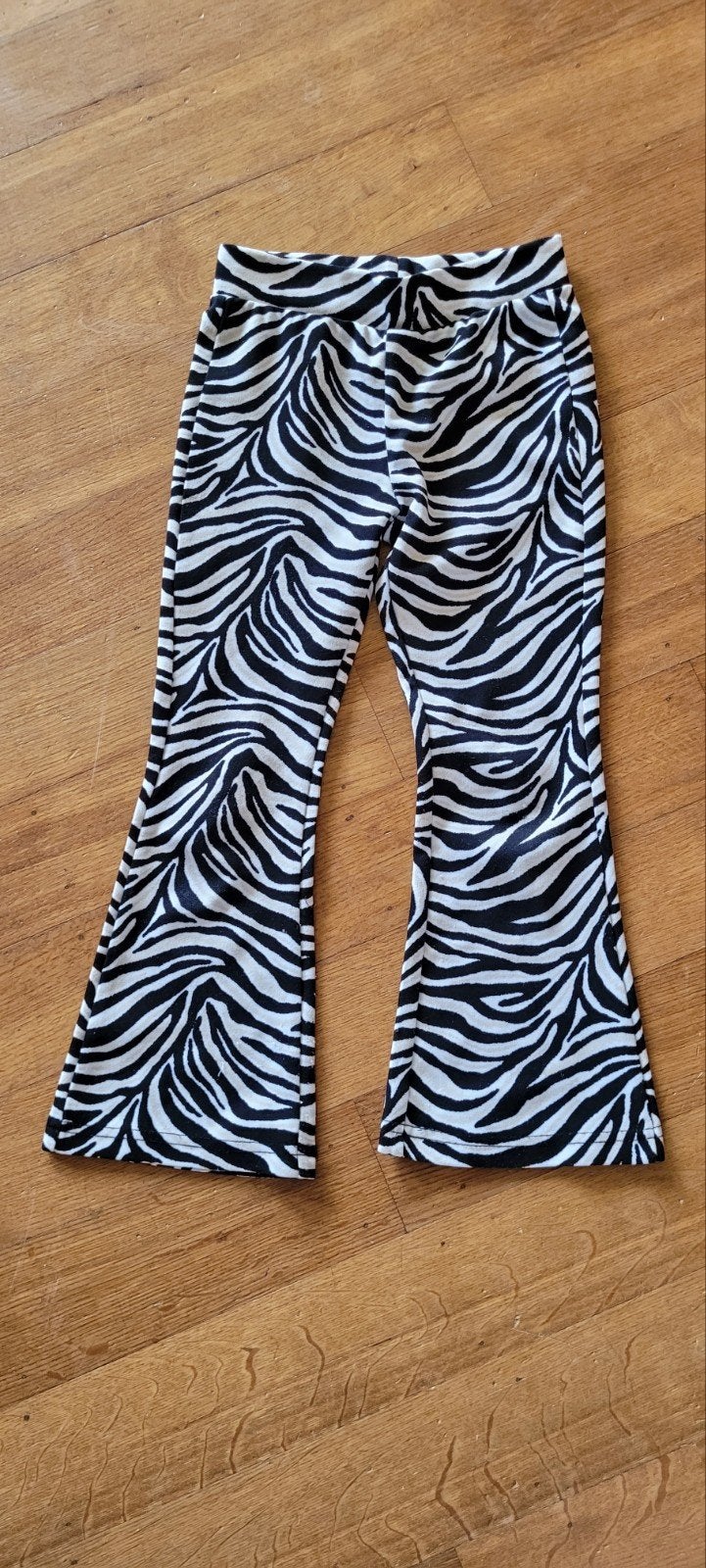 Flared broek 110, Kinderen en Baby's, Kinderkleding | Maat 110, Broek, Europe Kids, Jongen of Meisje, Ophalen of Verzenden