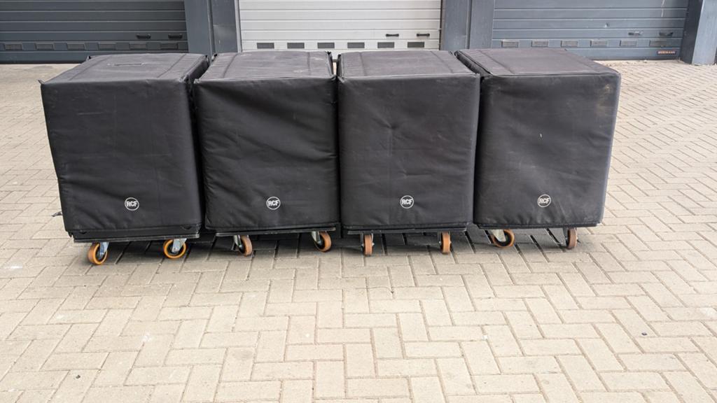 RCF SUB 9004-AS set | Incl. wheel carts, hoezen & raincovers, Ophalen, Gebruikt, Audio
