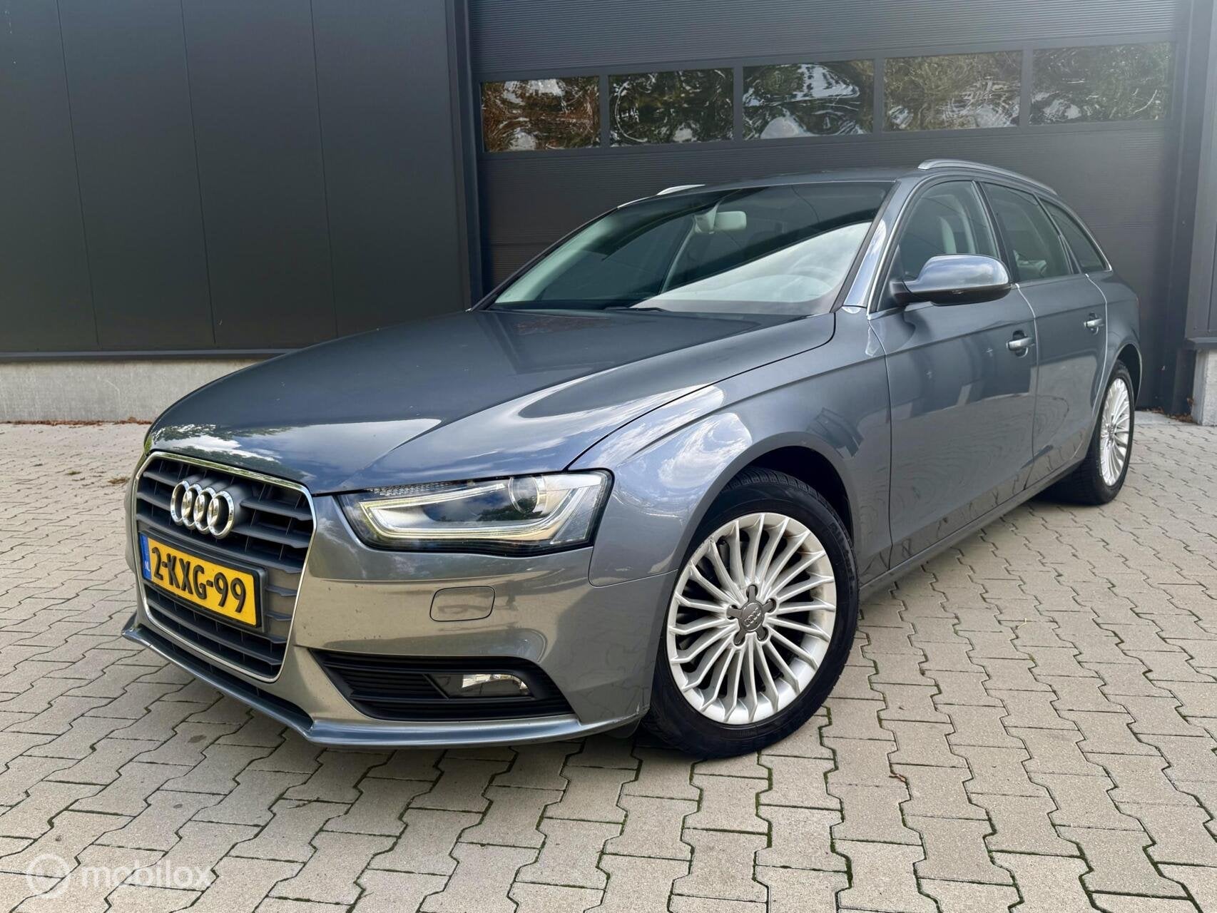 Audi A4 Avant 1.8 TFSI Business Edition Automaat Cruise Navi, Stof, Gebruikt, 4 cilinders, 1505 kg