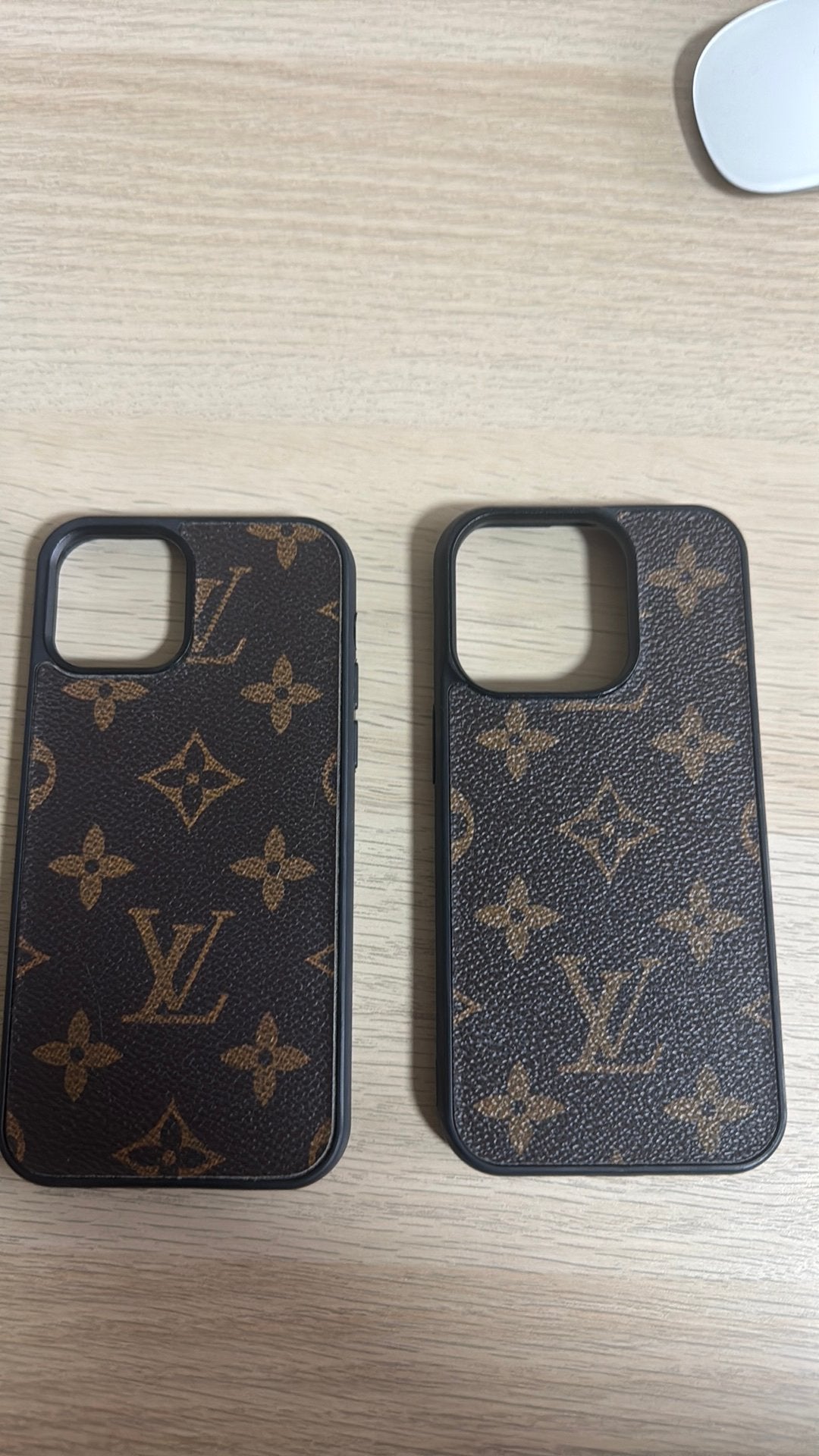 Lv telefoonhoesje, Ophalen of Verzenden, Zo goed als nieuw