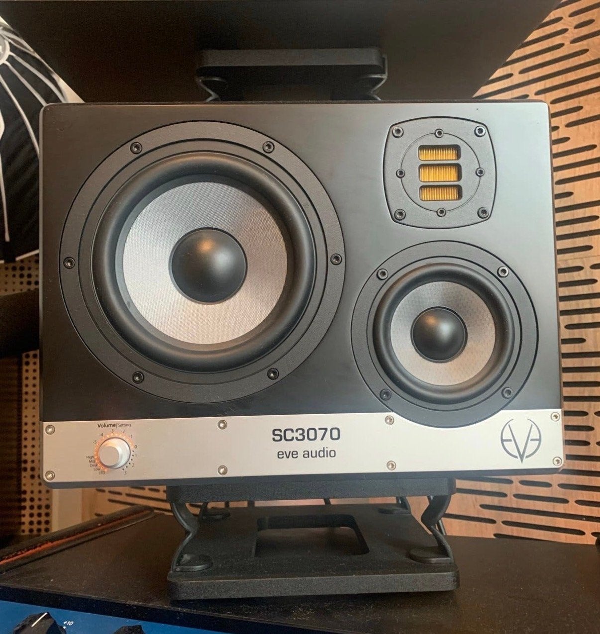 Eve Audio SC3070 Pro 3-weg Studiomonitoren - Nieuwstaat, Audio, Tv en Foto, Studiomonitor, Zo goed als nieuw, Ophalen, 150 watt of meer