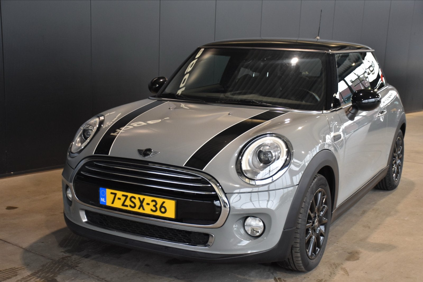 Mini Cooper 1.5 PEPPER 2015 Grijs, Voorwielaandrijving, 136 pk, 4 stoelen, 49 €/maand