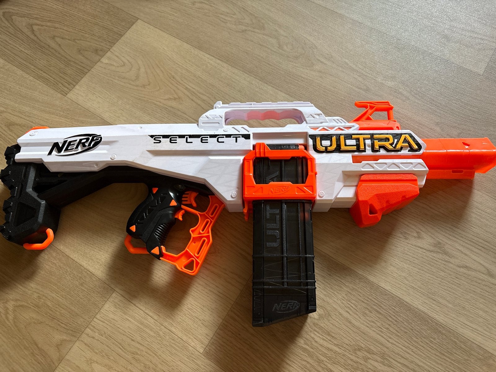 Nerf Ultra Select Blaster met 2 magazijnen, Ophalen, Zo goed als nieuw, Jongen of Meisje