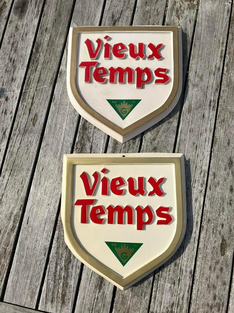 2 x plastic vintage reclamebord vieux temps bier, Ophalen of Verzenden, Gebruikt, Reclamebord, Plaat of Schild, Overige merken