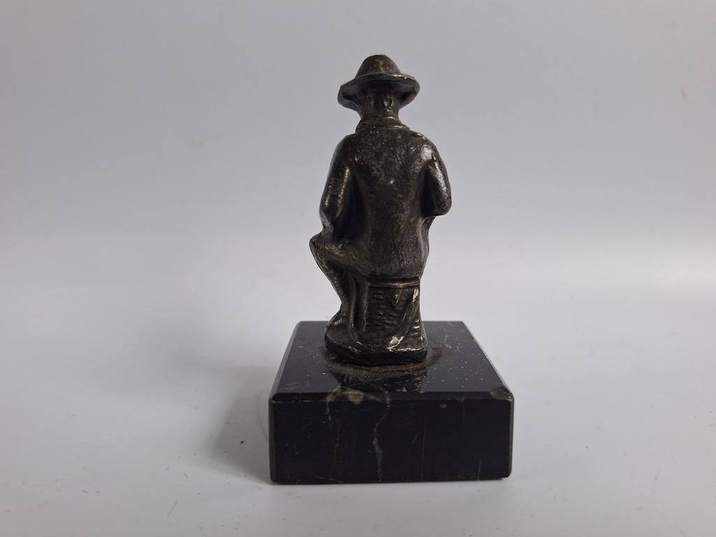 Brons beeldje van ik gok een brandweerman., Ophalen of Verzenden