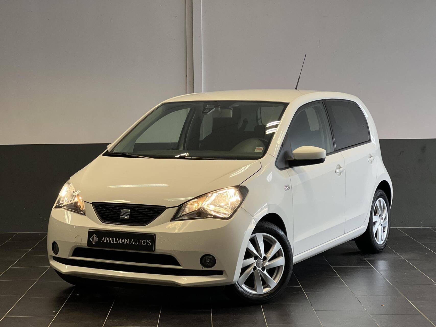 Seat Mii 1.0 Style NAP|Airco|PDC|Trekhaak| Volkswagen UP, Voorwielaandrijving, Stof, Zwart, Mii