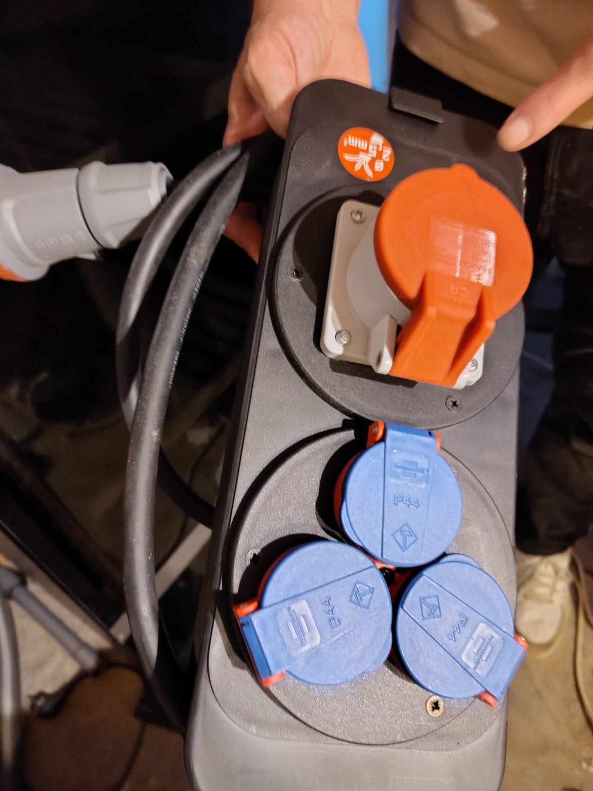 Brennenstuhl CEE Stroomverdeler 2m 400V 16A met 3x 230V, Doe-het-zelf en Verbouw, Elektra en Kabels, Ophalen, Gebruikt, Brennenstuhl