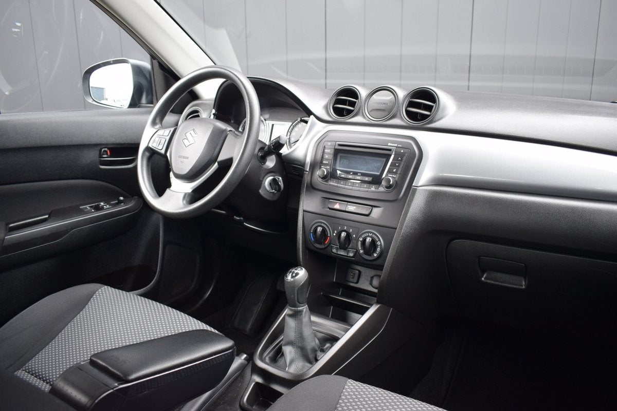 Suzuki Vitara 1.6 Comfort Airco | Originele Audio | Trekhaak, Voorwielaandrijving, Stof, 4 cilinders, 400 kg