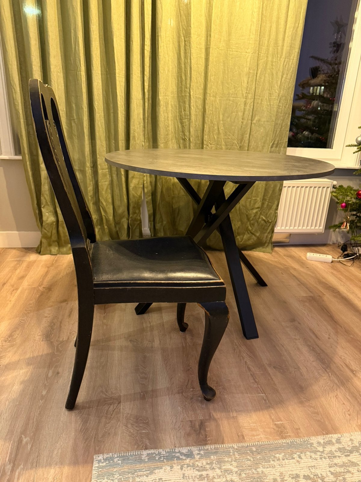 2 x Black antique dining chairs, Ophalen