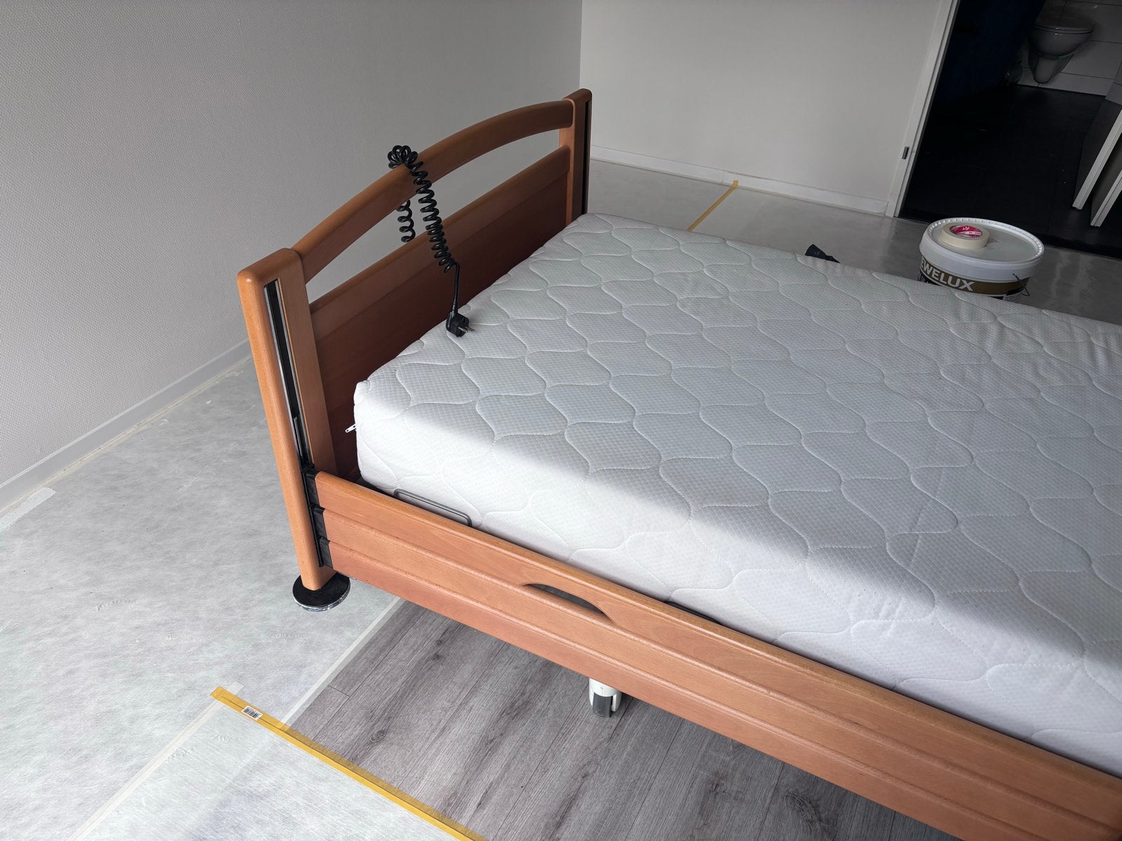 Hoog-laag bed 210x95cm met verstelbare functies, Ophalen, 90 cm, Eenpersoons, Bruin