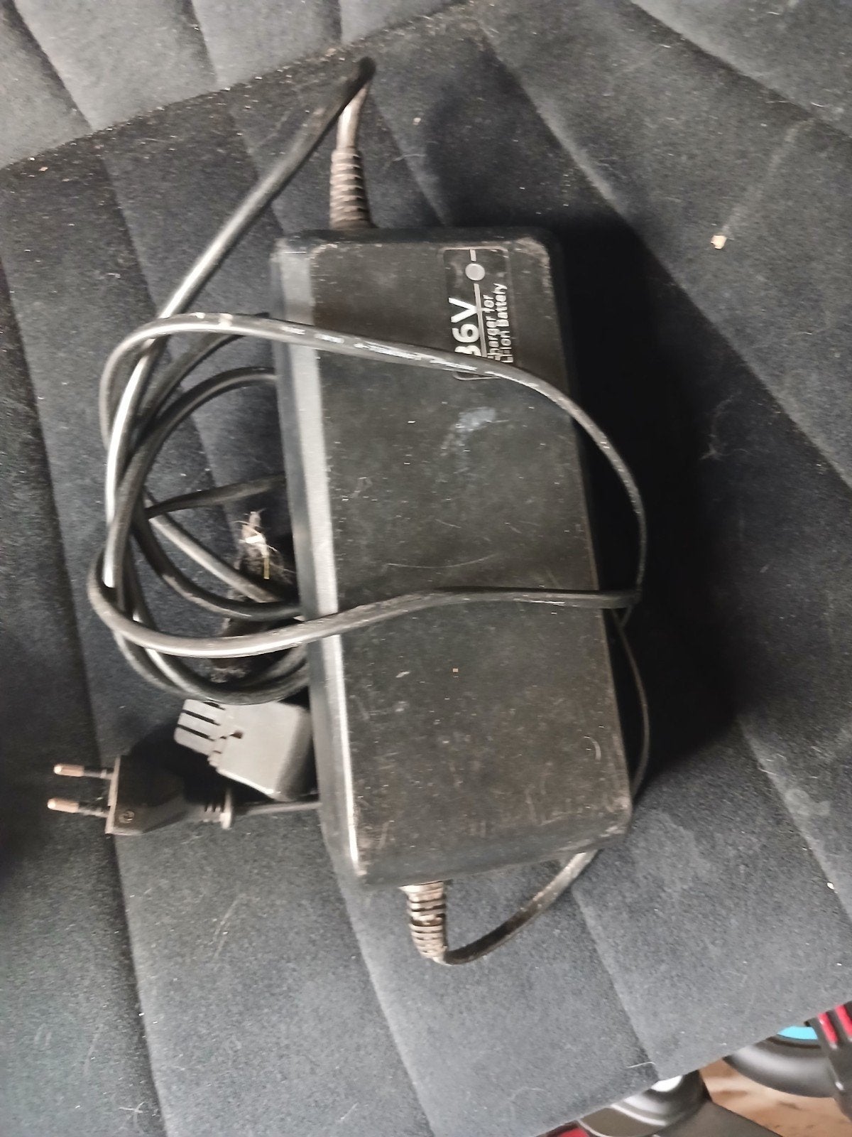 Gazelle Acculader 36V voor Li-ion Accu -  Panasonic, Ophalen of Verzenden, Gebruikt