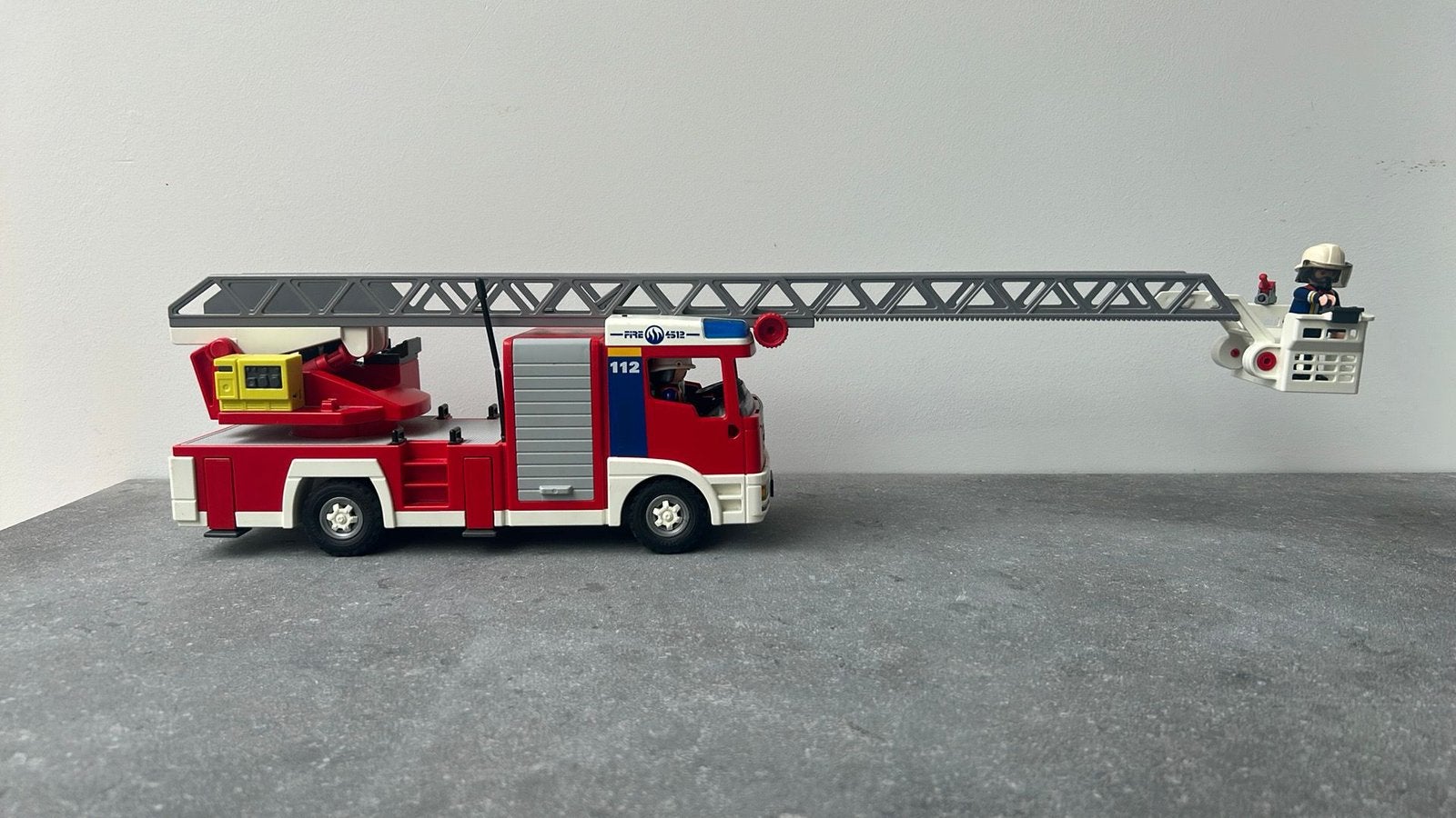 Vintage playmobil brandweerauto, Verzamelen, Ophalen, Gebruikt