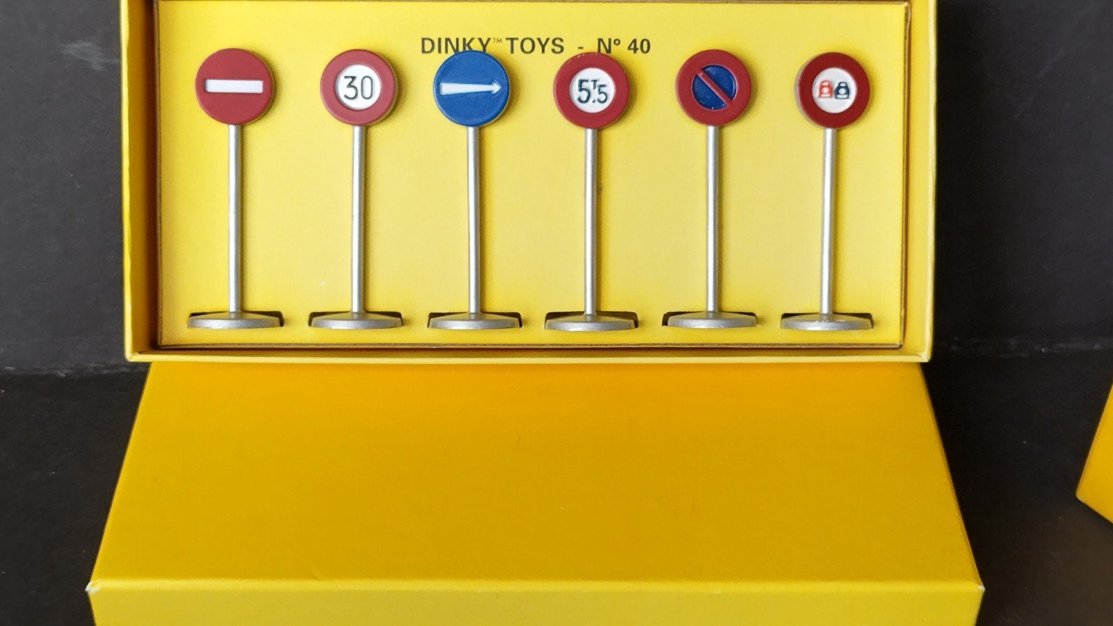 verkeerd borden set 1:43 Dinky Toys Atlas Pol, Hobby en Vrije tijd, Auto, Verzenden, ., Nieuw