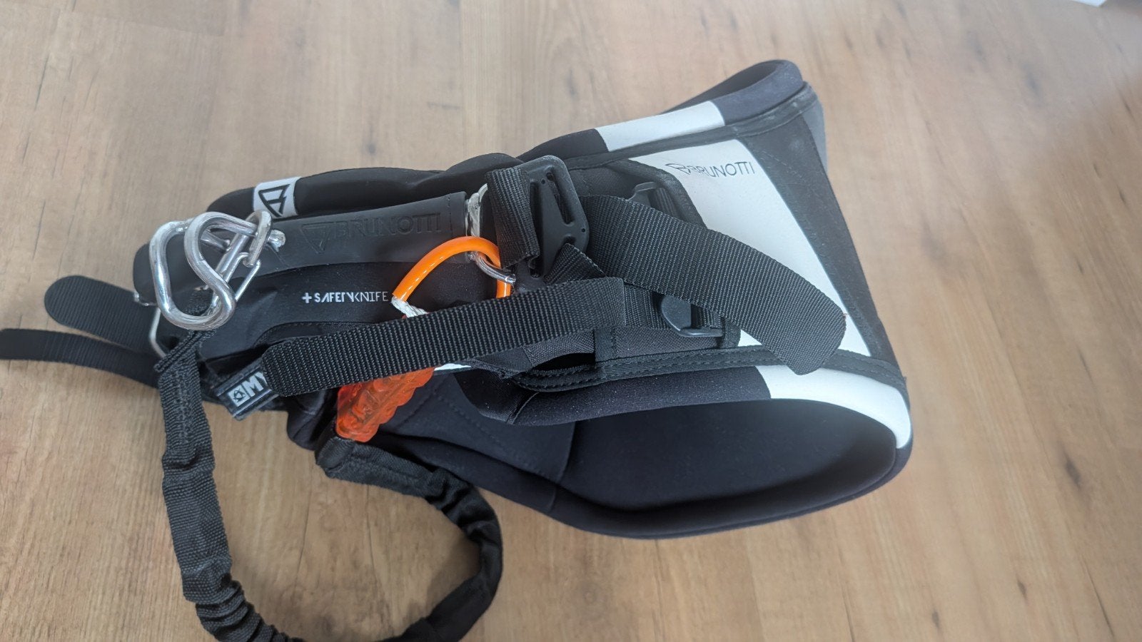 Brunotti Defence Trapeze M met safety cord knife, Watersport en Boten, Ophalen