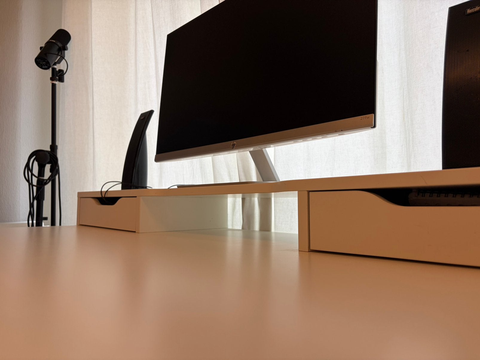 IKEA TROTTEN Height-Adjustable Standing Desk WhiteALEX Shelf, Ophalen, Zo goed als nieuw, 60 Hz of minder, Gaming
