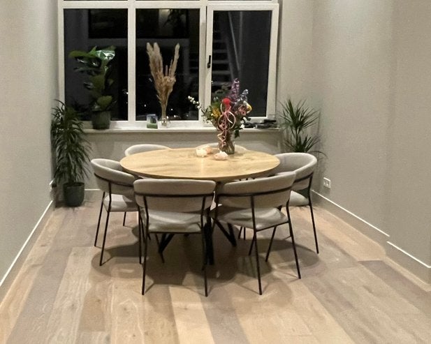 Foto 6 van Ronde eikenhouten eettafel Ø130 cm - zwart metalen onderstel