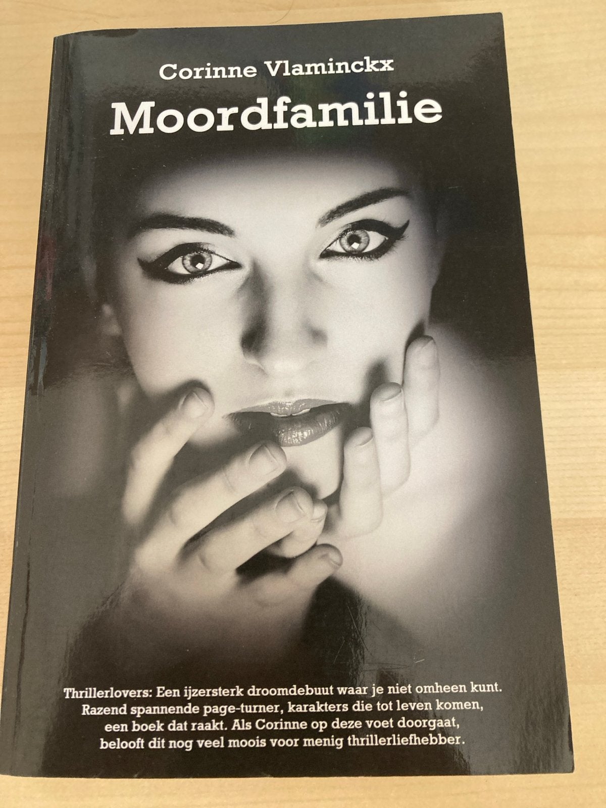 Moordfamilie - Corinne Vlaminckx (Thriller), Ophalen of Verzenden, Zo goed als nieuw, Nederland
