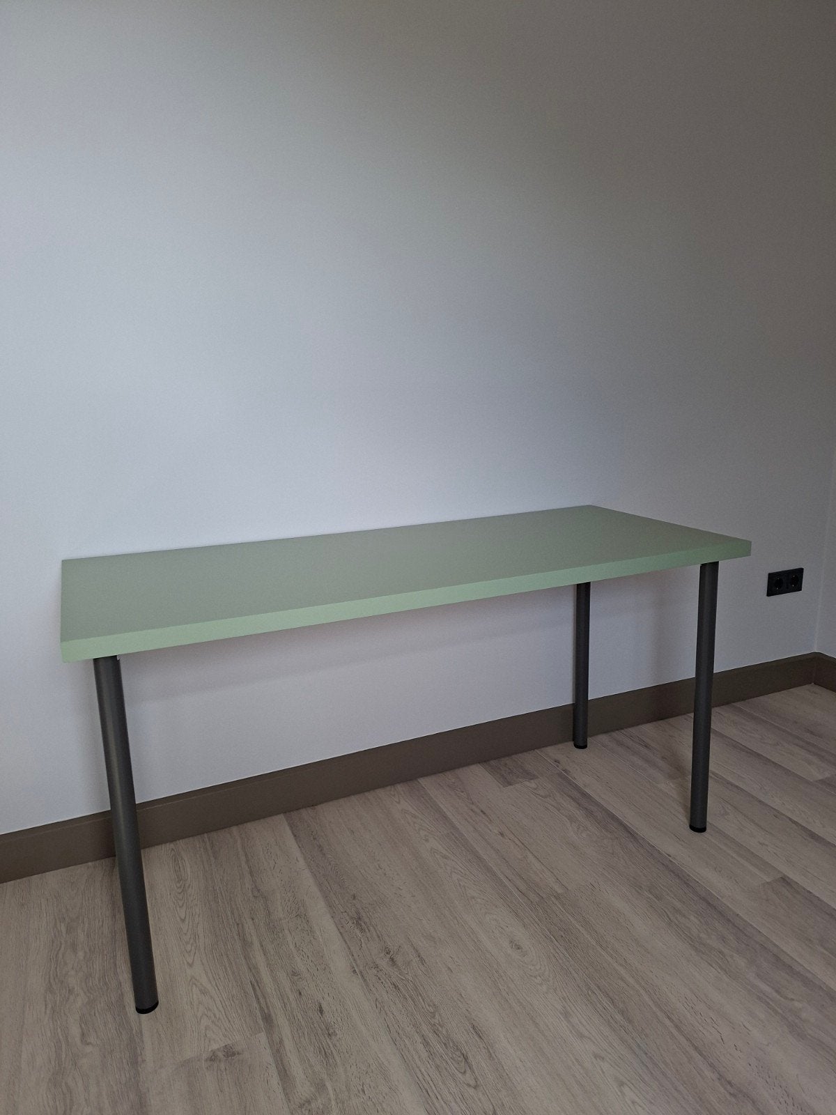 Bureau met groen blad en grijze poten, 140x60x74cm, Ophalen