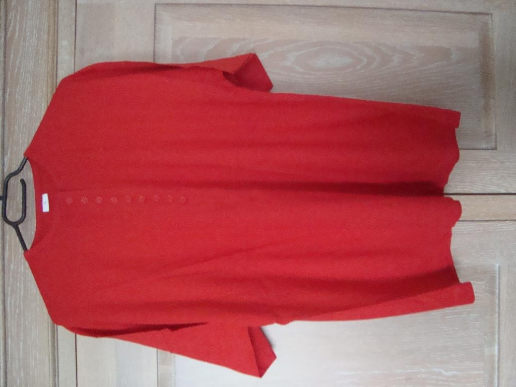 Rood t shirt met knoopjes maat L, Maat 42/44 (L), Nieuw, Ophalen of Verzenden, Korte mouw