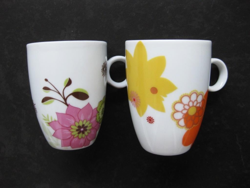 Fine Casa 2 kopjes, retro print, bloemen oranje paars geel, Ophalen of Verzenden, Zo goed als nieuw, Overige stijlen, Kop(pen) en/of Schotel(s)