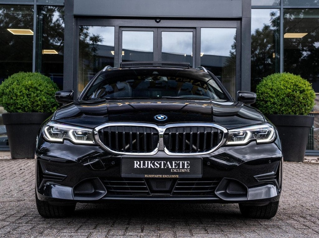 BMW 3-serie Touring 320e xDrive|PANO|SFEER|CAMERA|ACC|17'', Auto's, BMW, 1998 cc, Gebruikt, 4 cilinders, Zwart