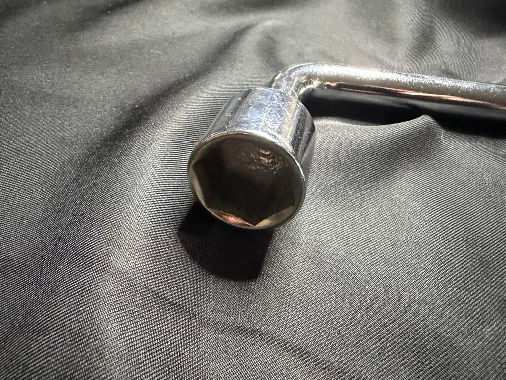 Wielsleutel met schroevendraaier 22mm - Gebruikt, Doe-het-zelf en Verbouw, Gereedschap | Handgereedschap, Ophalen of Verzenden