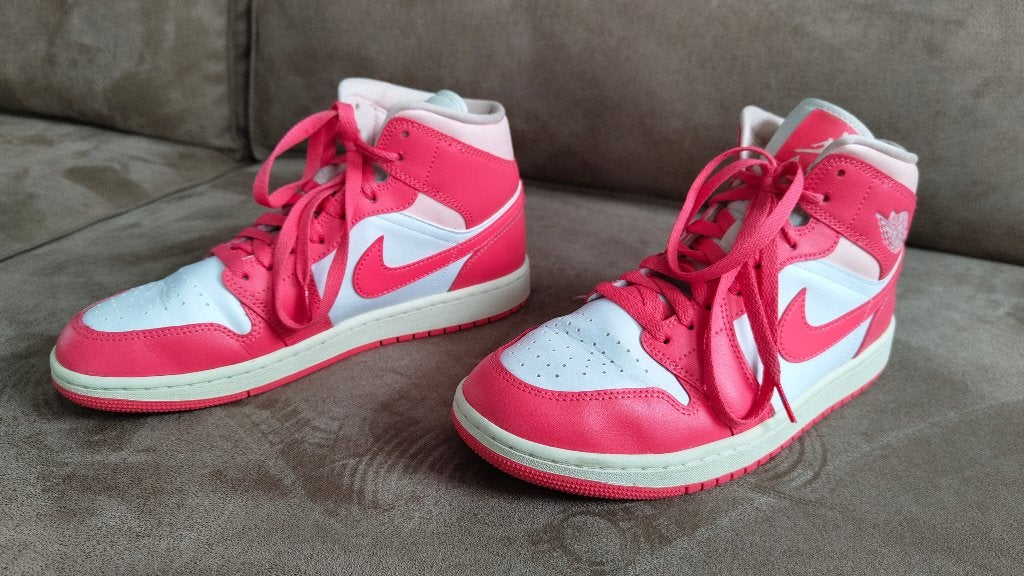 Nike Air Jordan 1 Mid Strawberries & Cream EU 41 US 9.5 UK 7, Kleding | Dames, Schoenen, Nike, Ophalen of Verzenden, Roze, Sneakers of Gympen